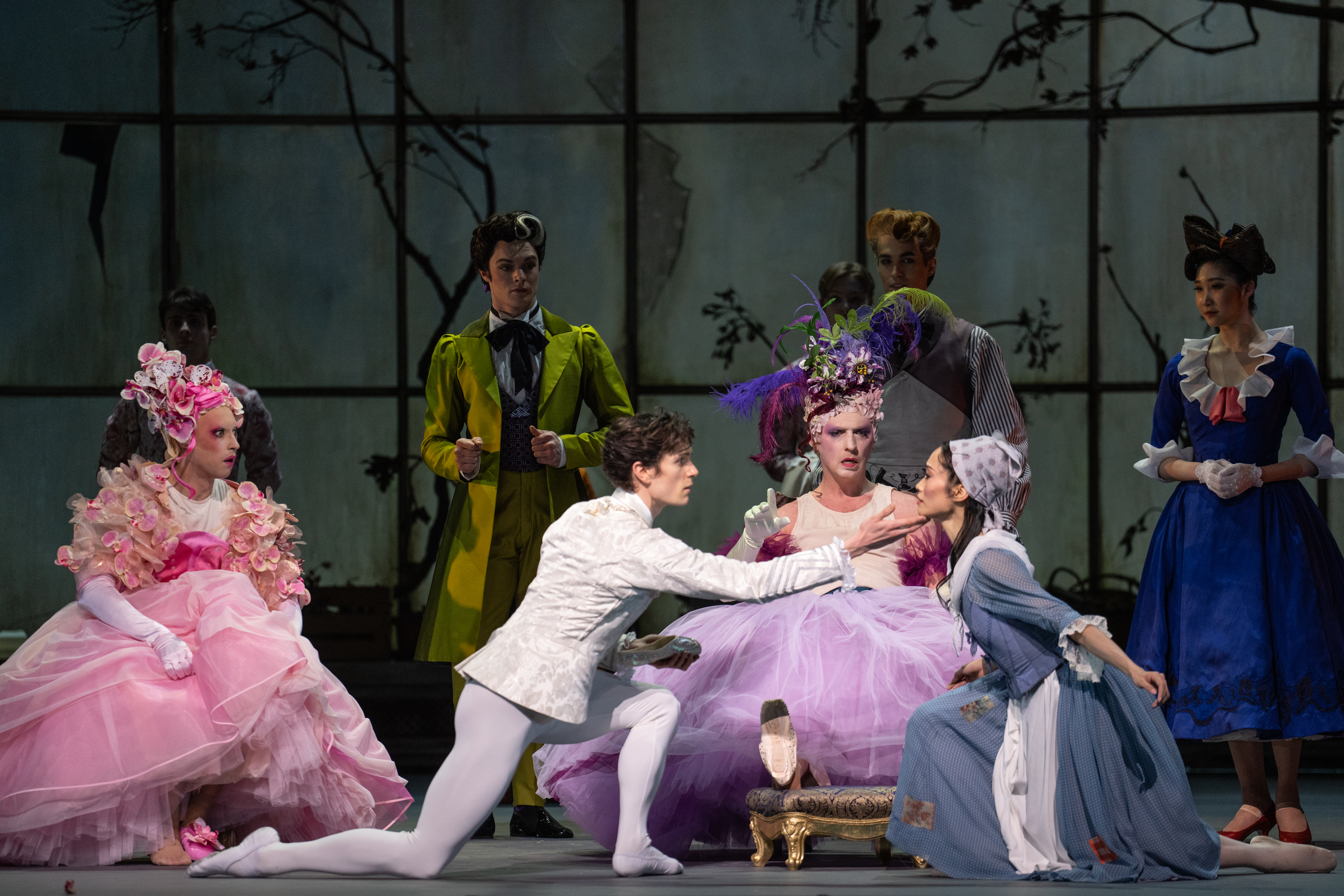 Cinderella, The Royal Ballet, William Bracewell (Der Prinz) Fumi Kaneko (Cinderella)