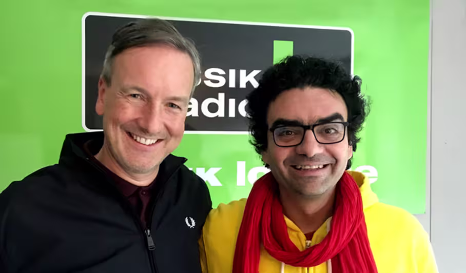 Klassik Radio CCO-Richard Goerlich (l.) bei der Vertragsunterzeichnung mit Opernstar Villazon (r.) Klassik Radio CCO-Richard Goerlich (l.) bei der Vertragsunterzeichnung mit Opernstar Villazon (r.)