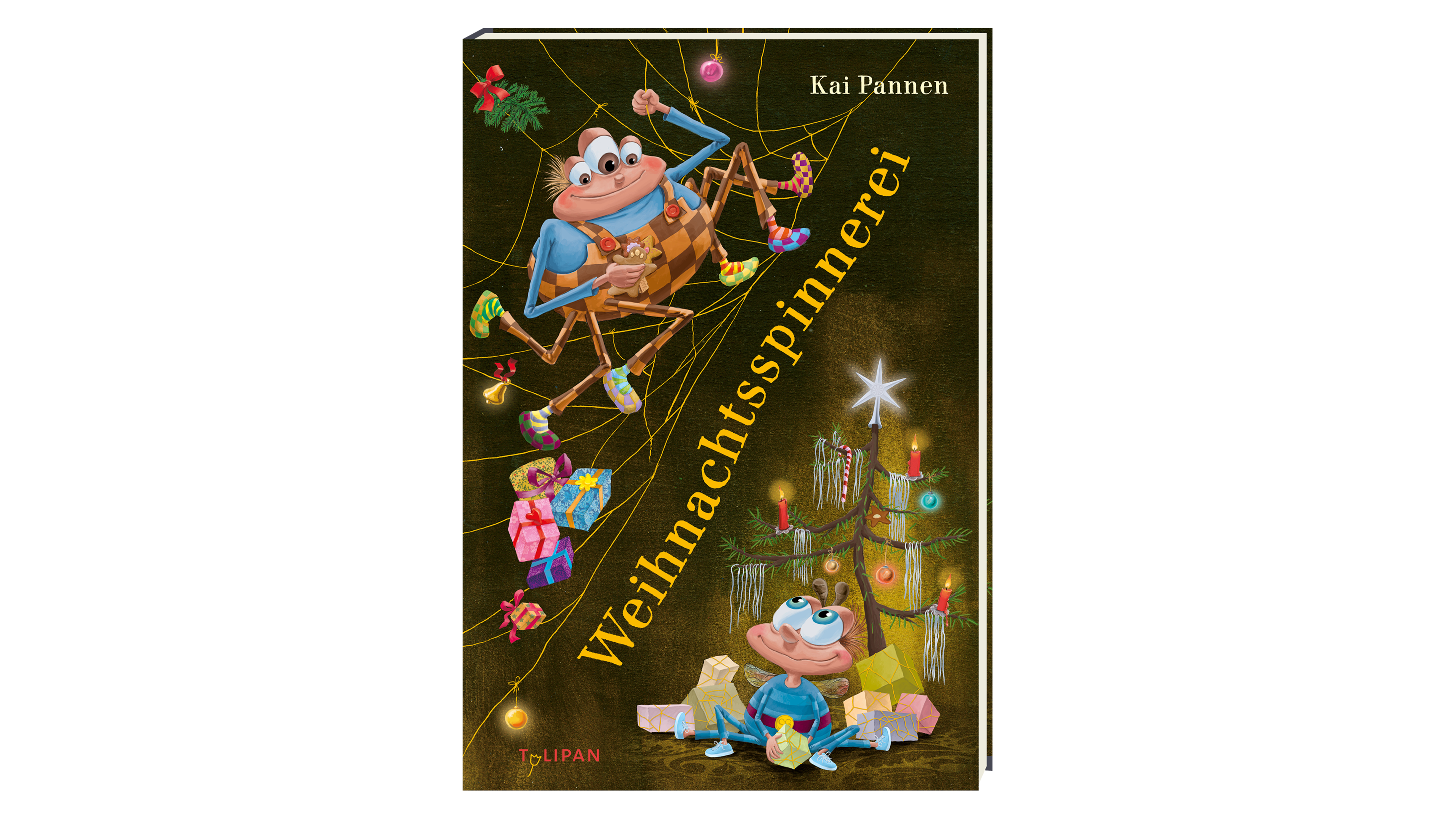 Zwei fröhliche Spinnen mit Geschenken in einem weihnachtlich geschmückten Netz, Tannenbaum im Hintergrund