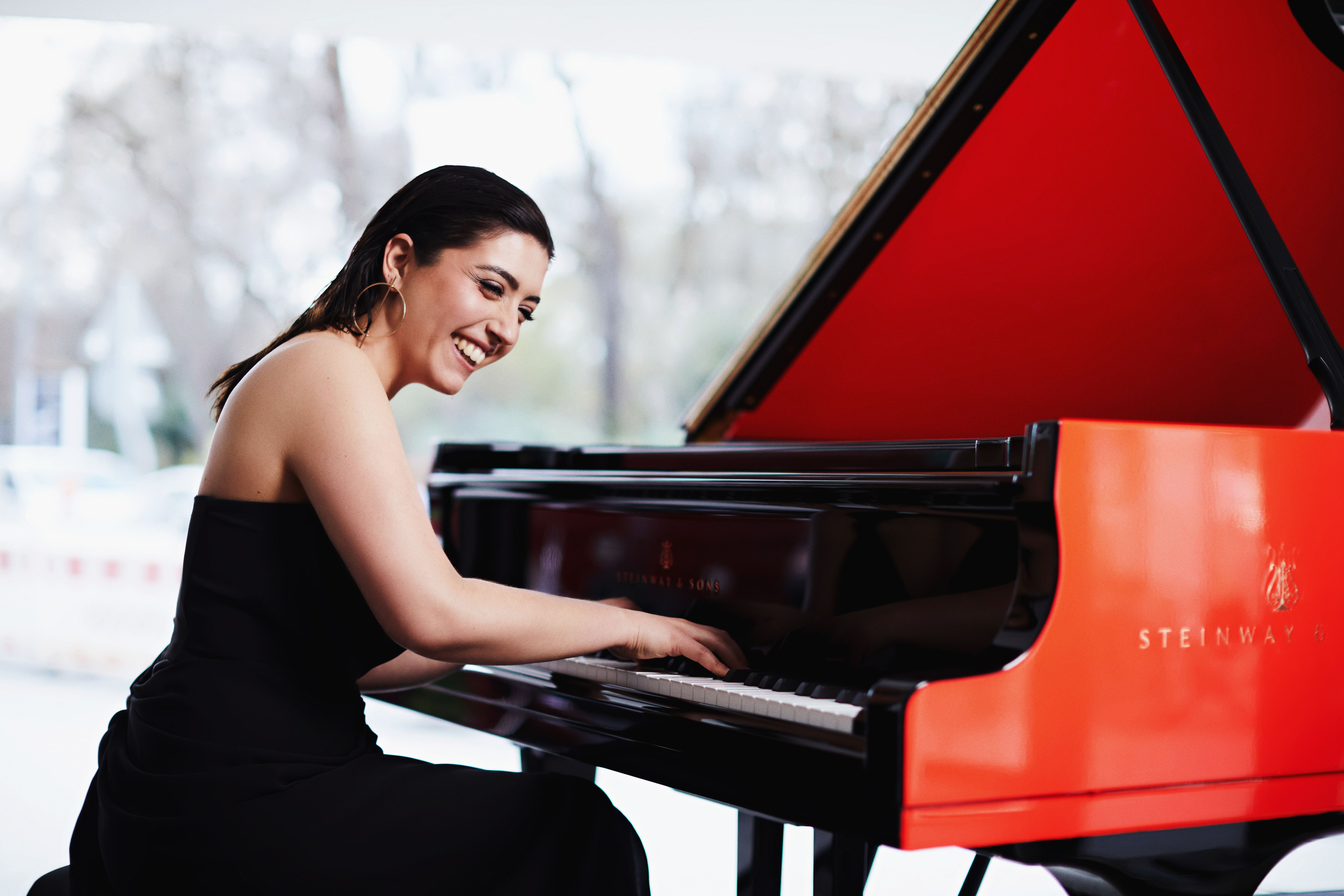 Sophie Pacini am Klavier