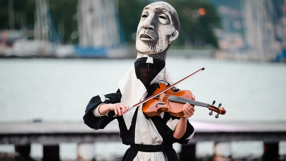 Bad Ischl Salzkammergut Geigenspieler mit Maske und Verkleidung