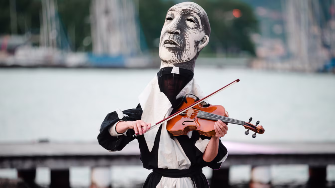 Bad Ischl Salzkammergut Geigenspieler mit Maske und Verkleidung