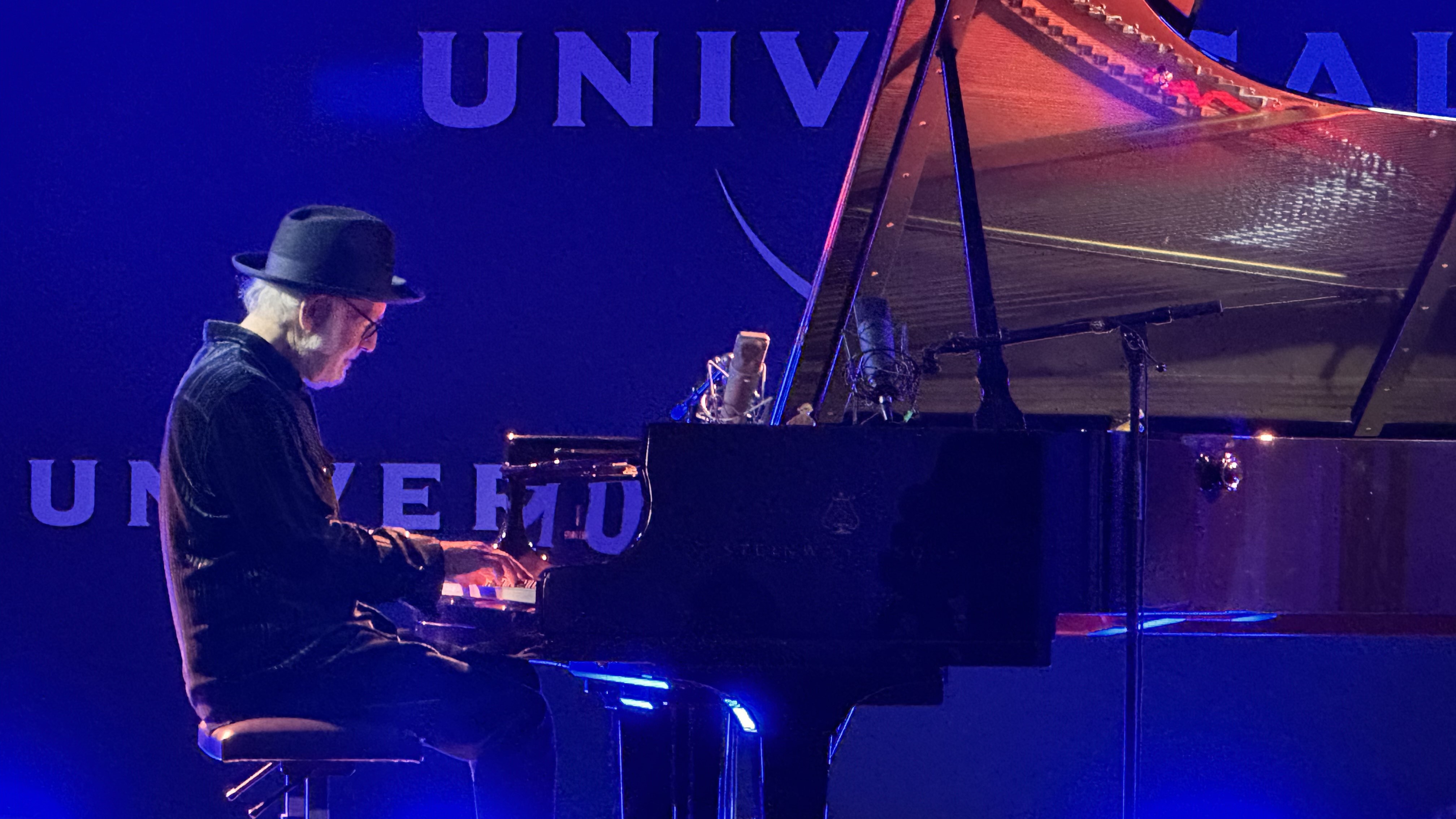 Einaudi am Klavier Live