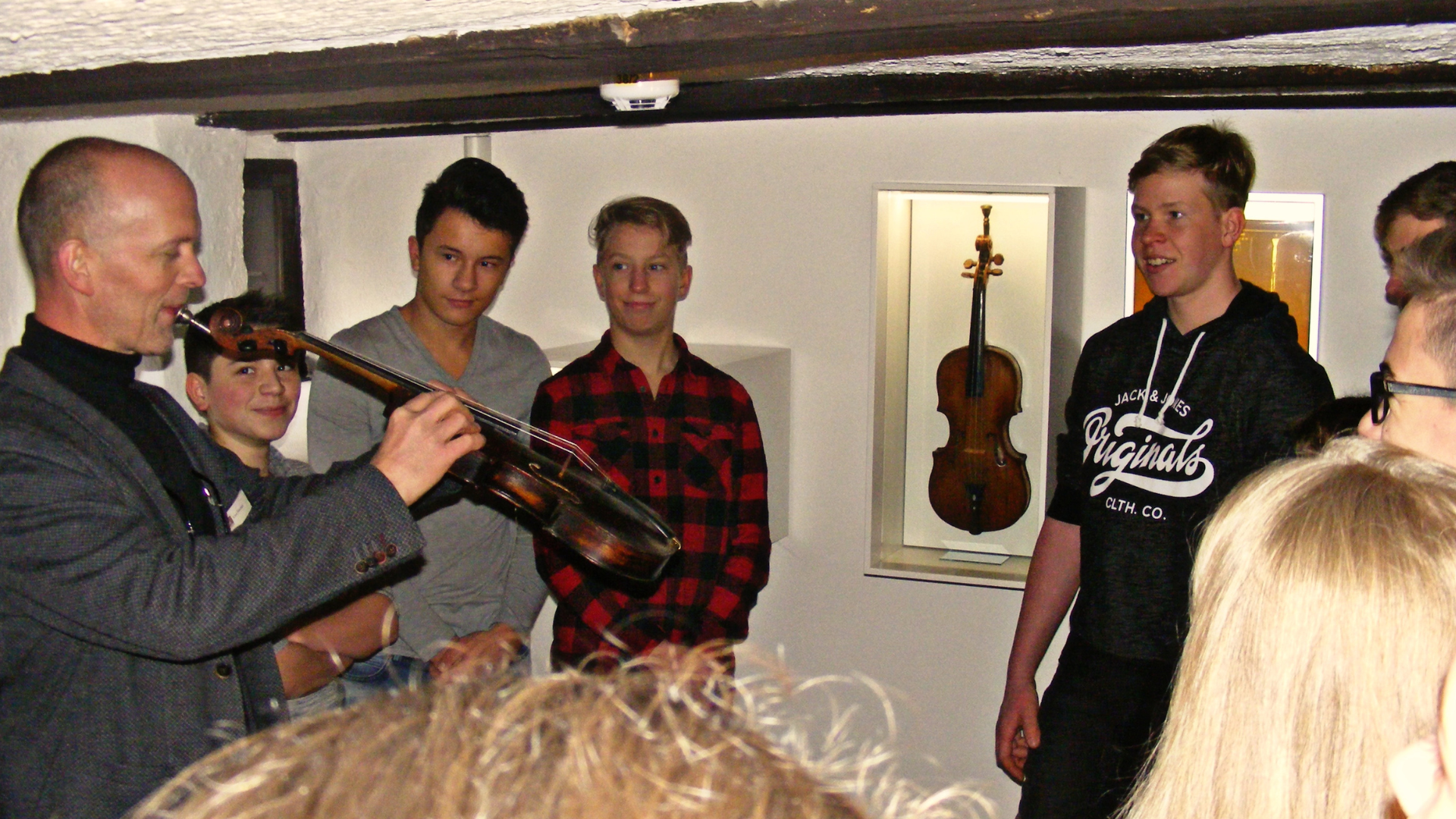 Trompetengeige vor Publikum