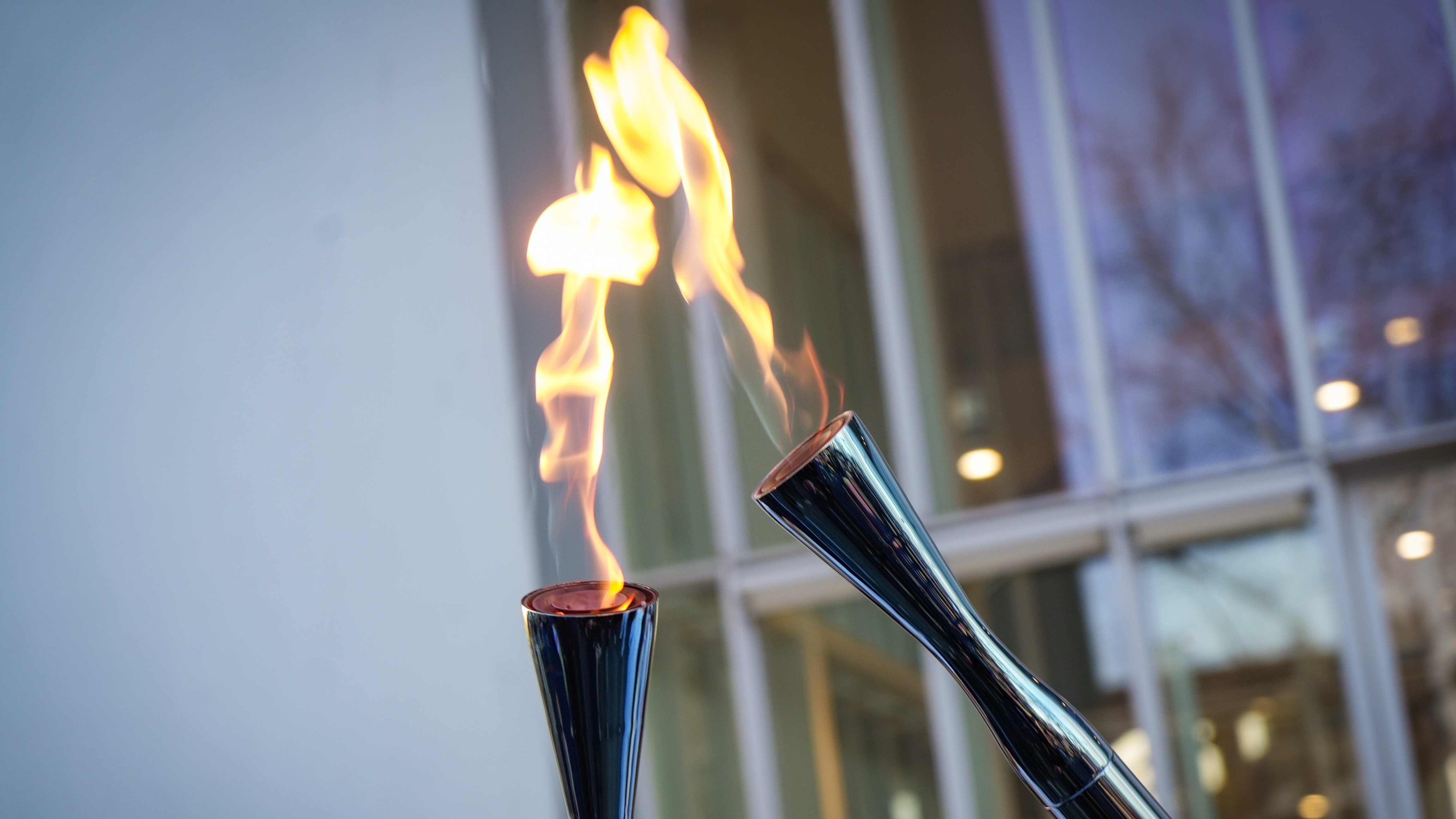 Die Weitergabe der Flamme der Olympischen Fackeln von Milano Cortina 2026