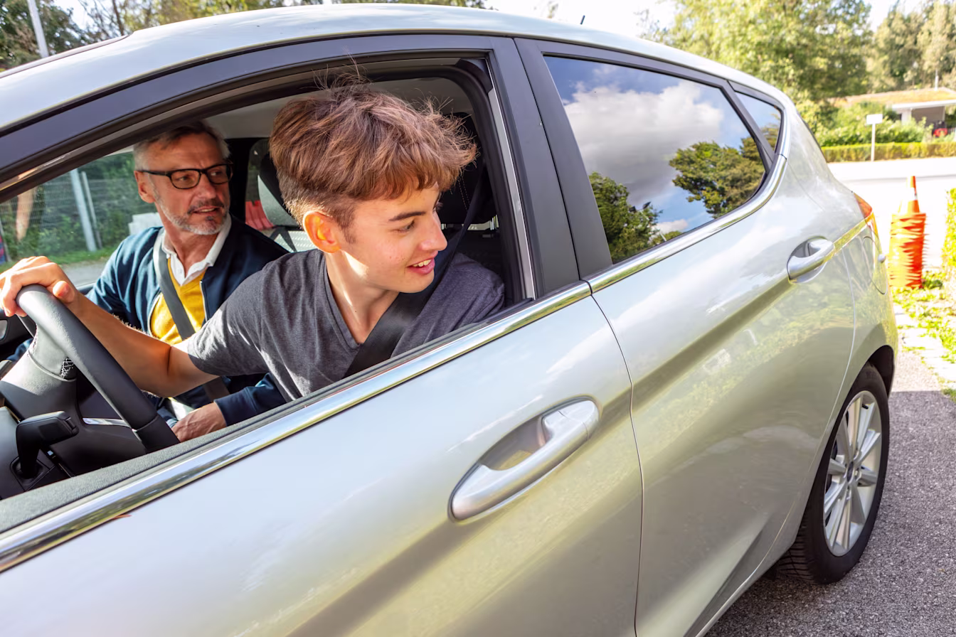 Sicherheit von Anfang an - ADAC Fahrsicherheitstraining ADAC Fahrsicherheitstraining Südbayern Autofahrer Fahrtraining