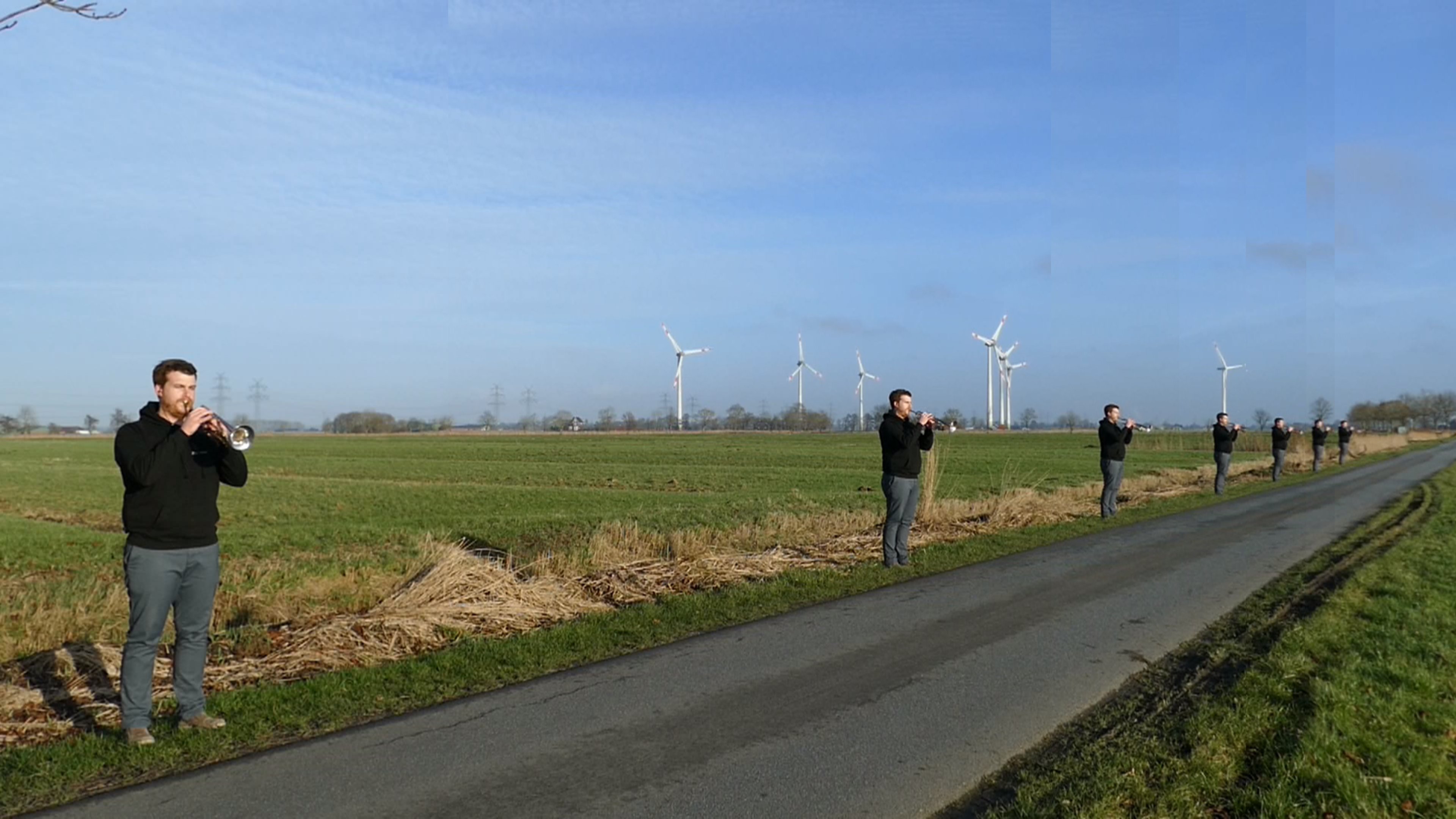 Die längste musizierende Menschenkette der Welt