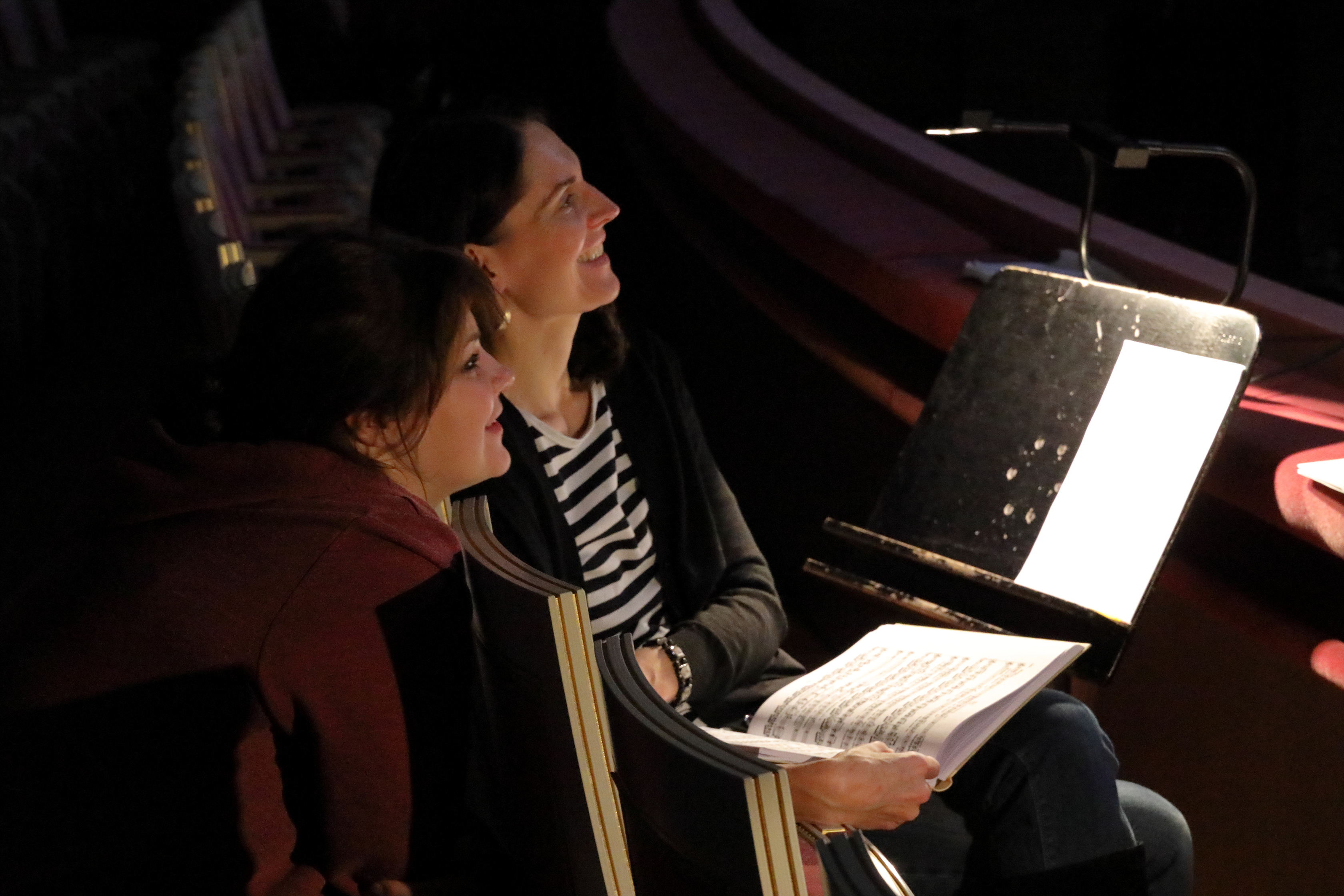 Sprachcoach an der Bayerischen Staatsoper Susanne Thormann-Metzner (rechts) hier zusammen mit Sopranistin Selene Zanetti. 