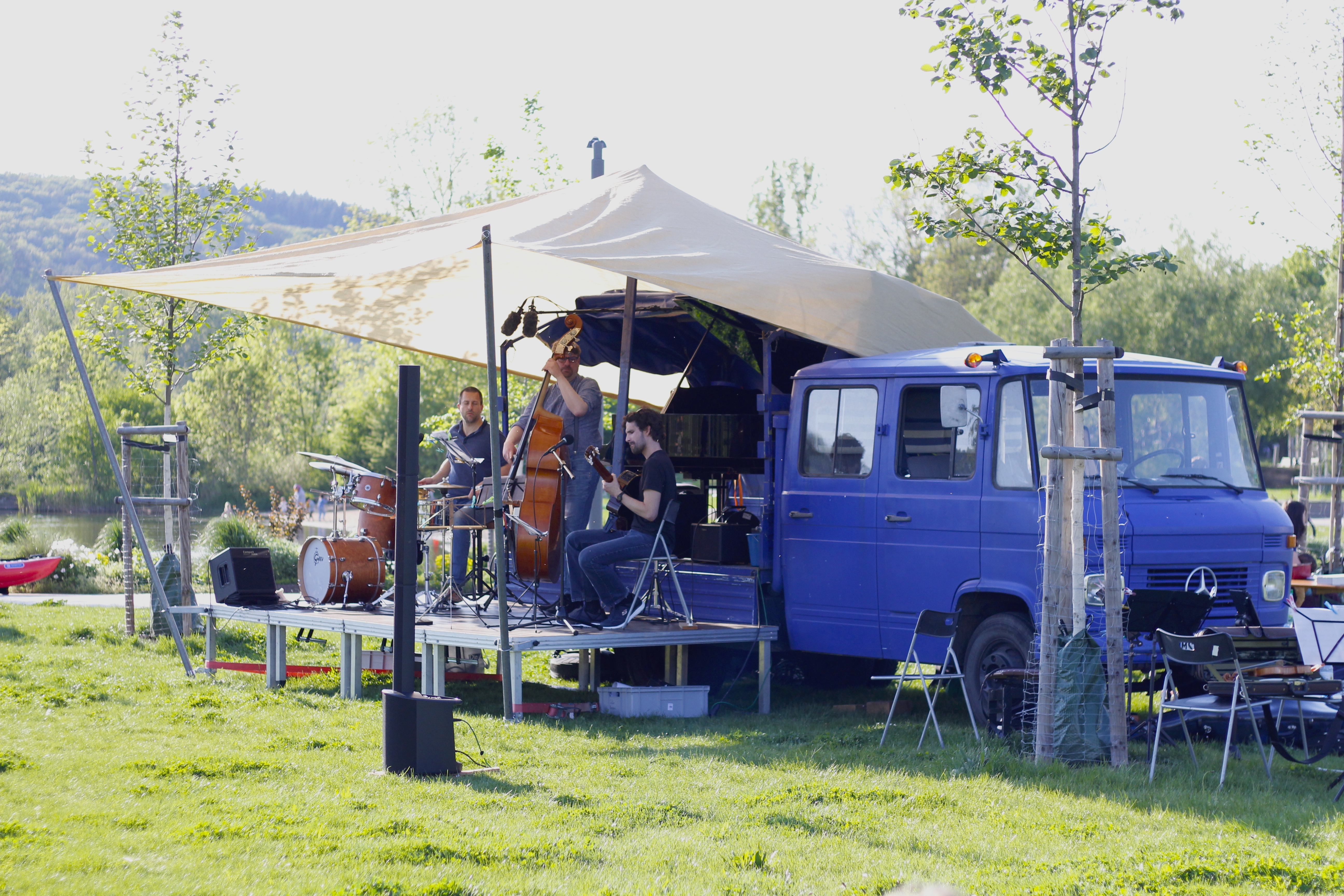 Klassik, Jazz und Theater in einen LKW gepackt