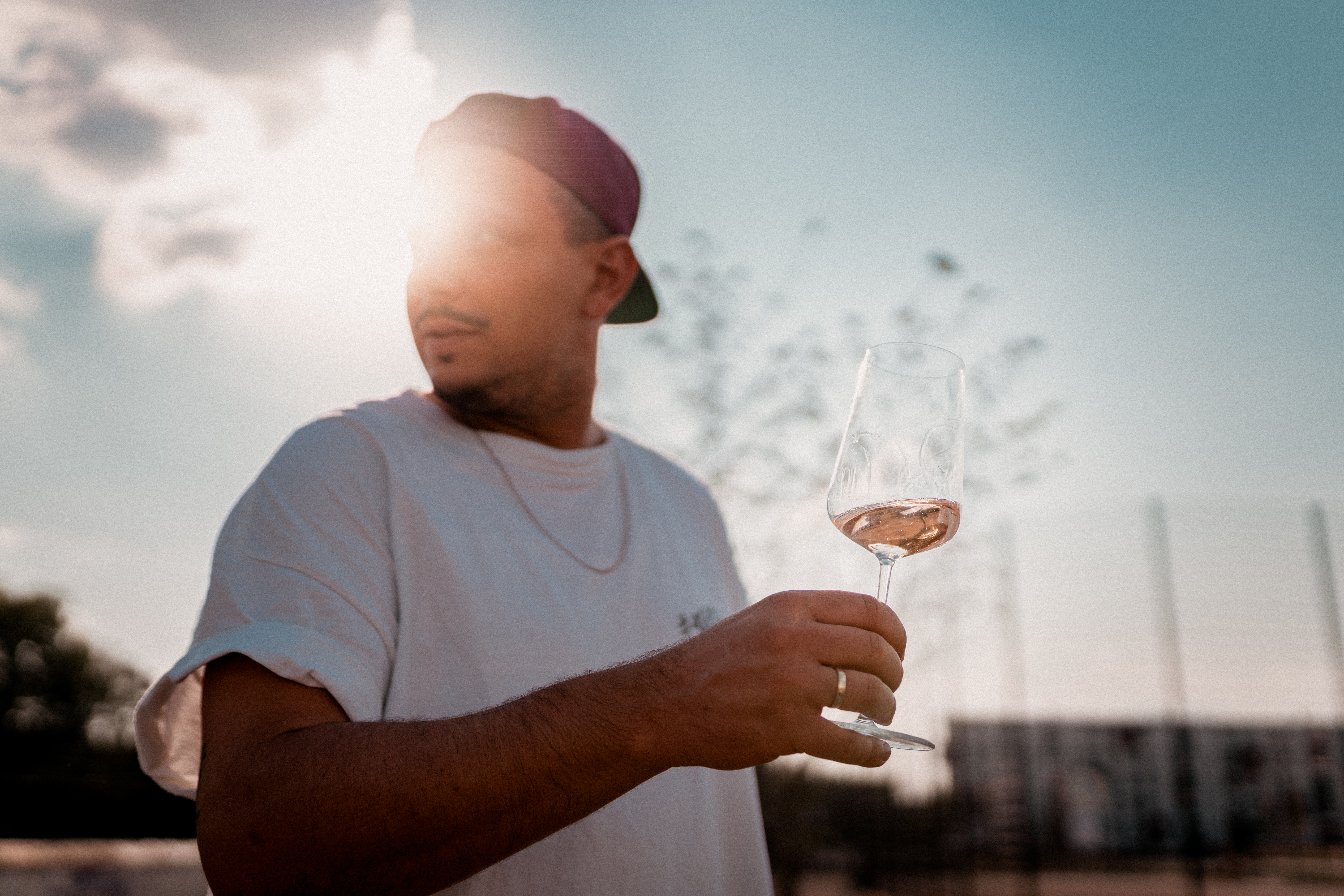 Der Klang und die Musik aus der Weinflasche