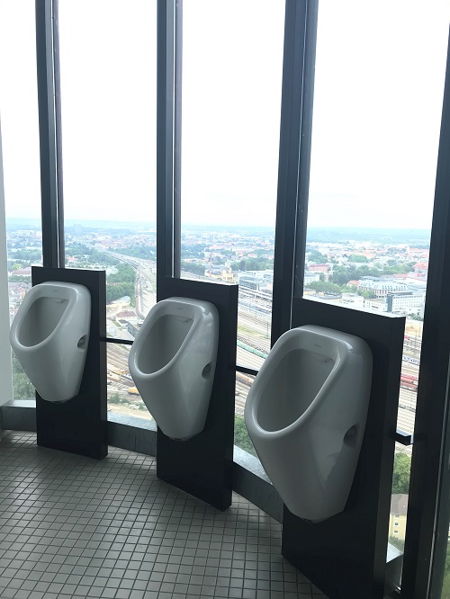 Toiletten bei Klassik Radio mit Ausblick 