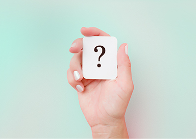 Hand mit Fragezeichen Karte