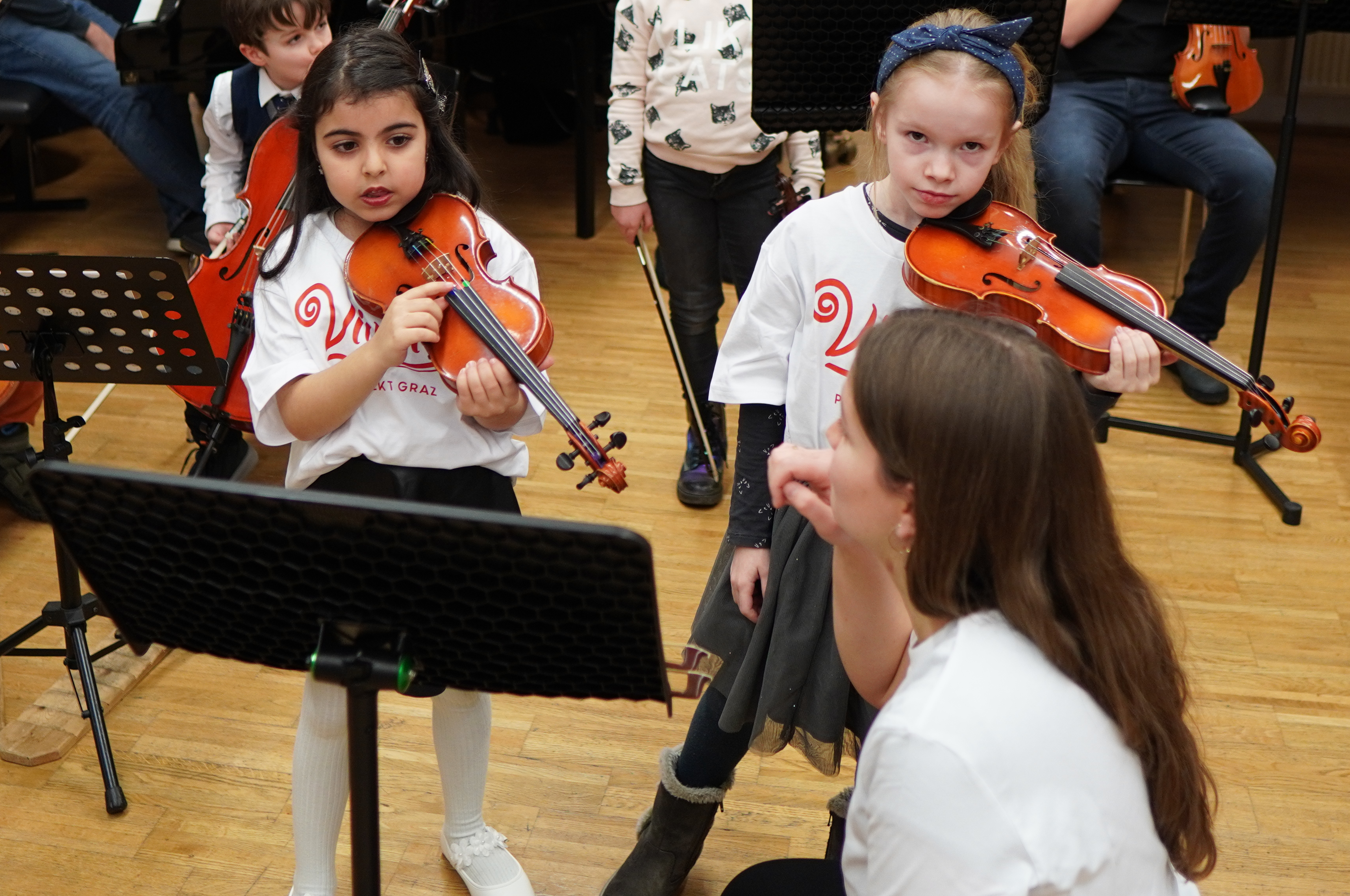 Schülerinnen des Vivaldi-Projekts in Aktion