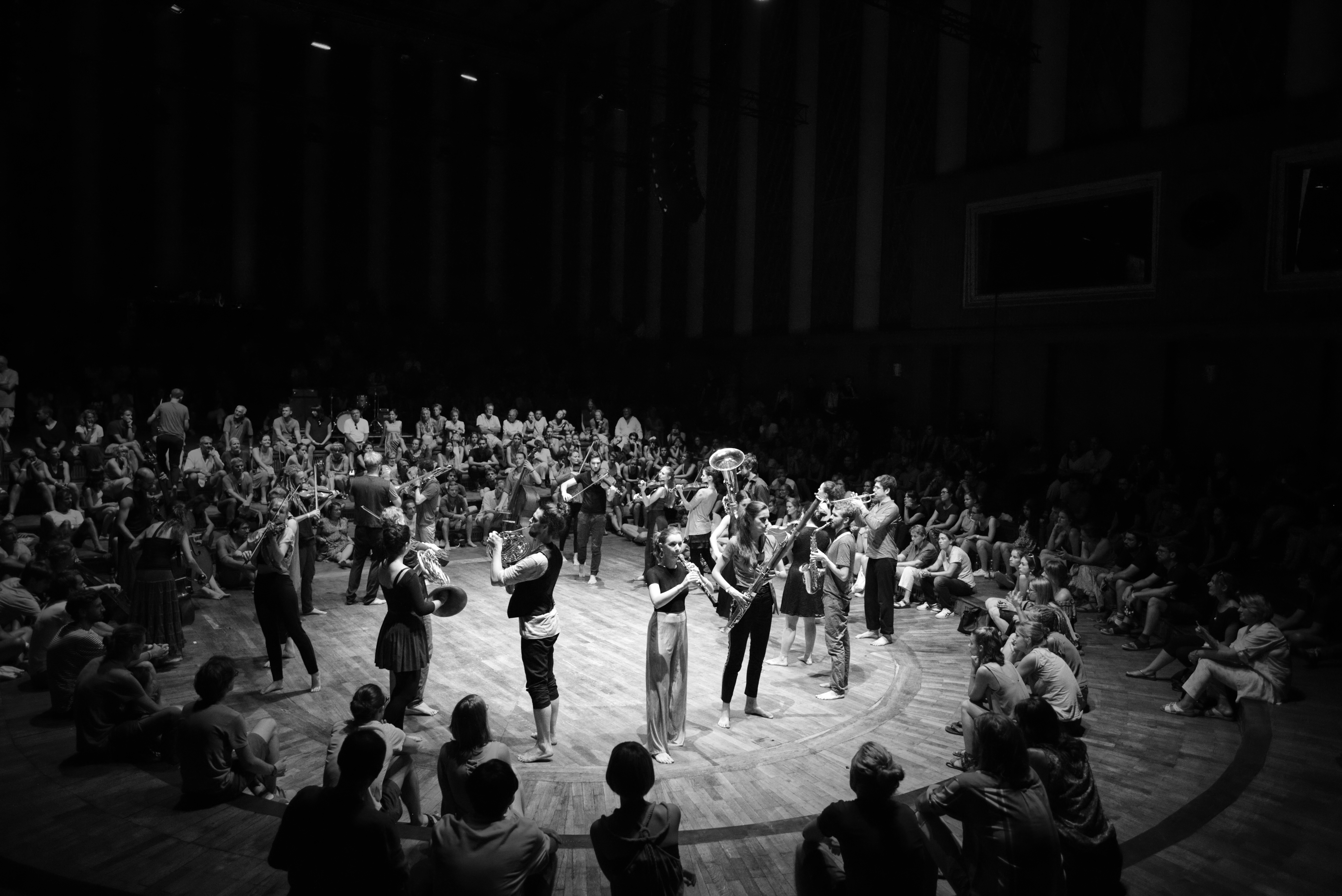 Konzerte ohne Dirigent, Noten oder Stühle