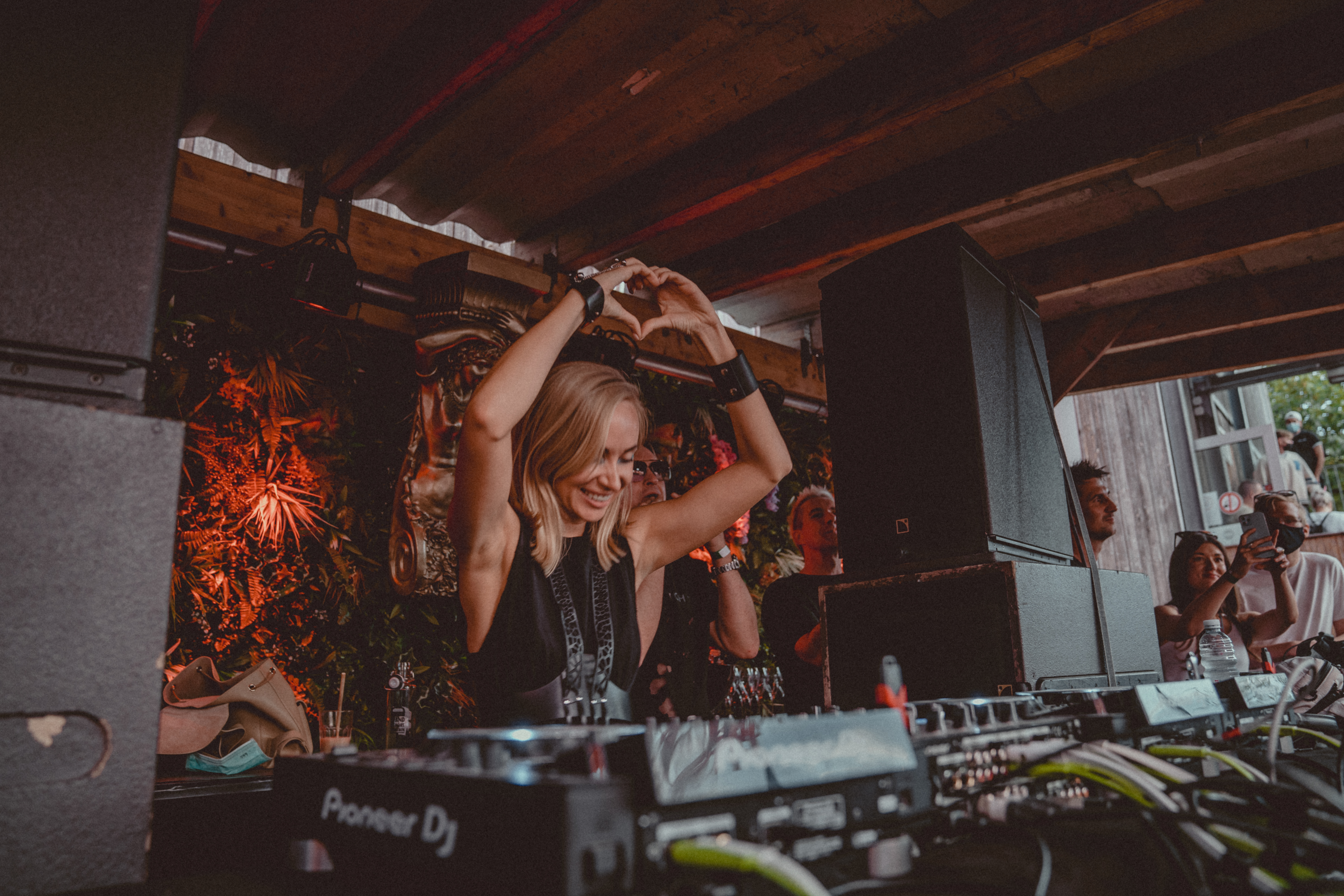 Weltpremiere bei Beats Radio: Yulia Niko