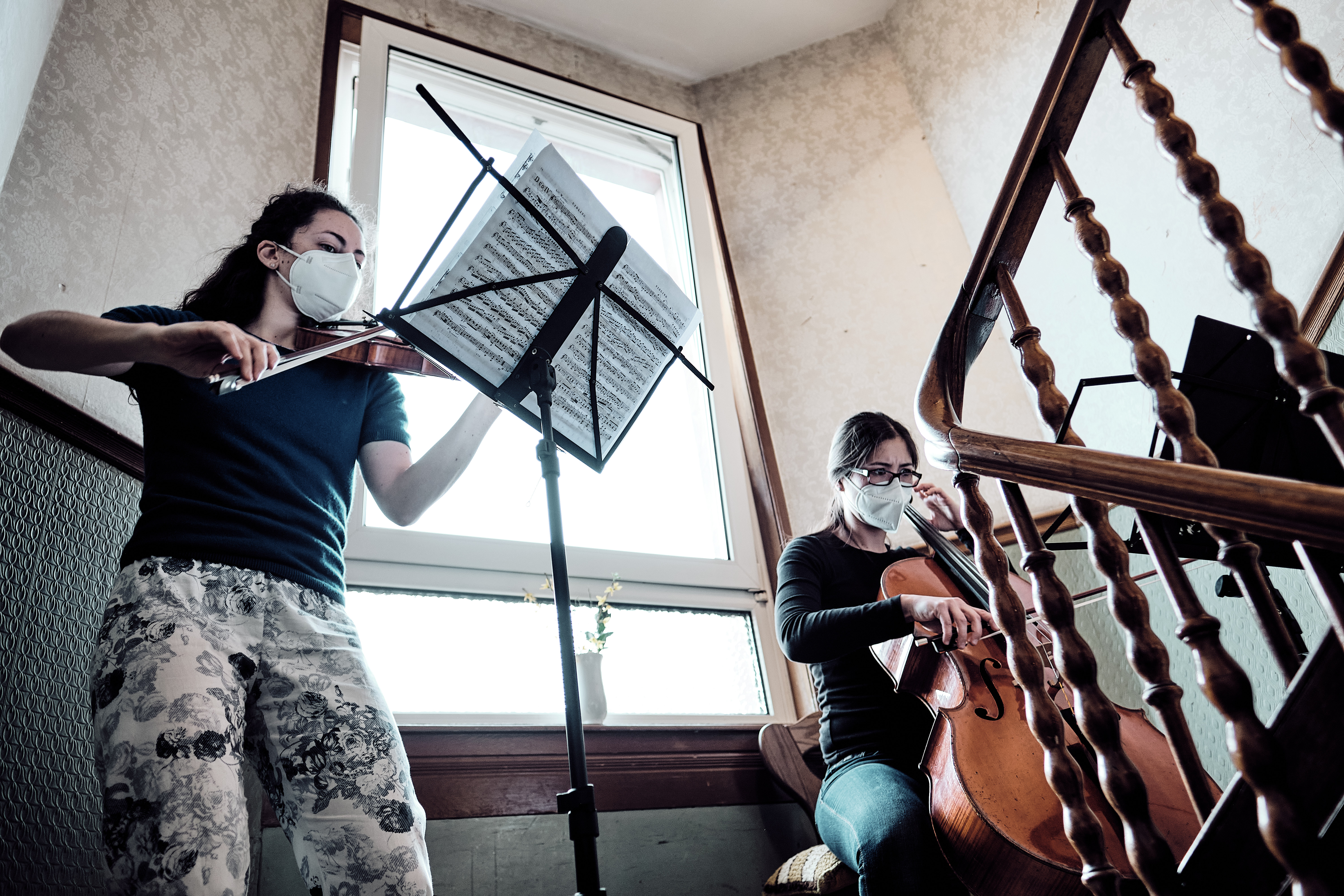 Zwei Musikerinnen des Musiklieferdienstes