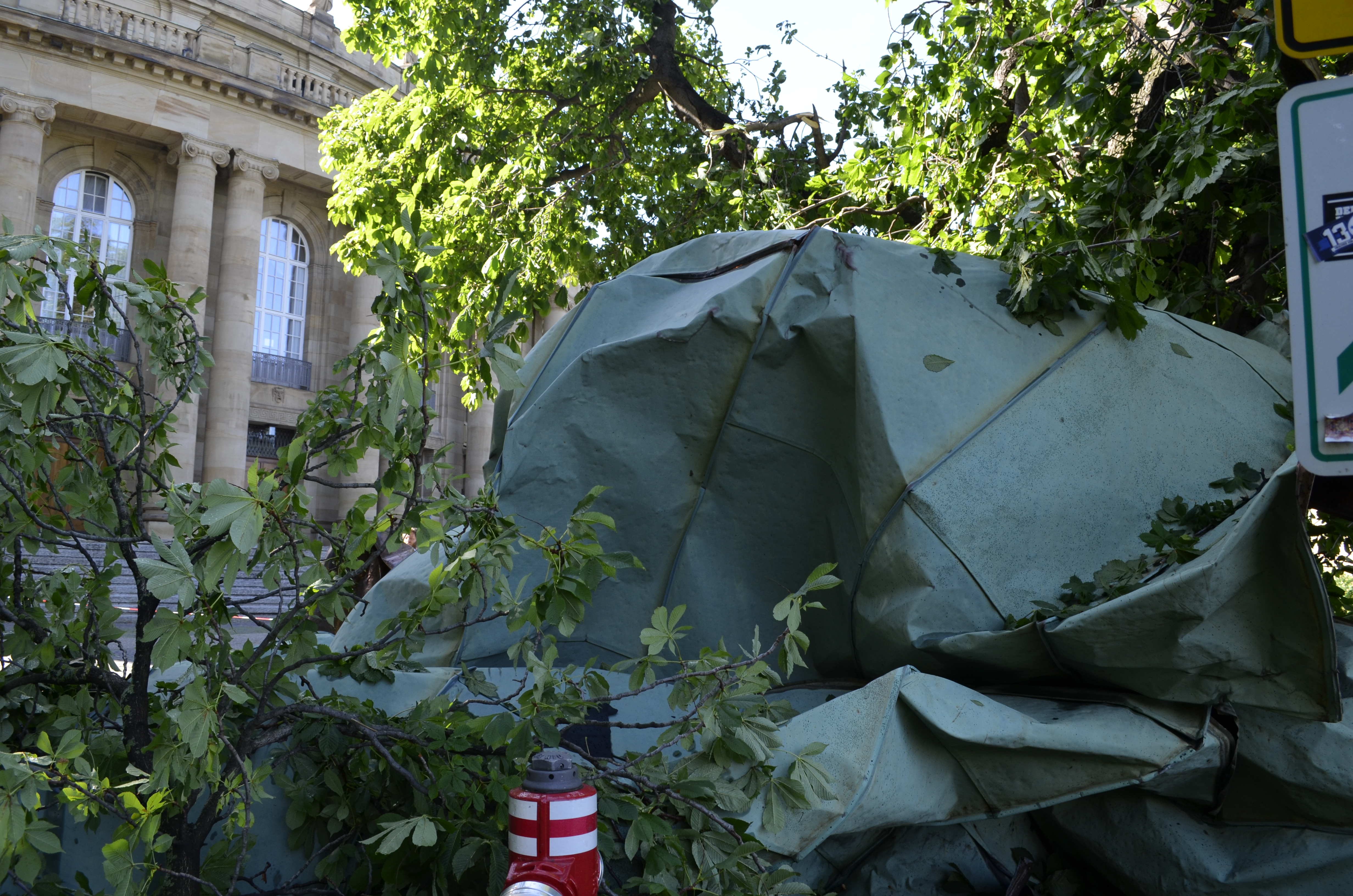Dach der Stuttgarter Staatsoper als Mahnmal