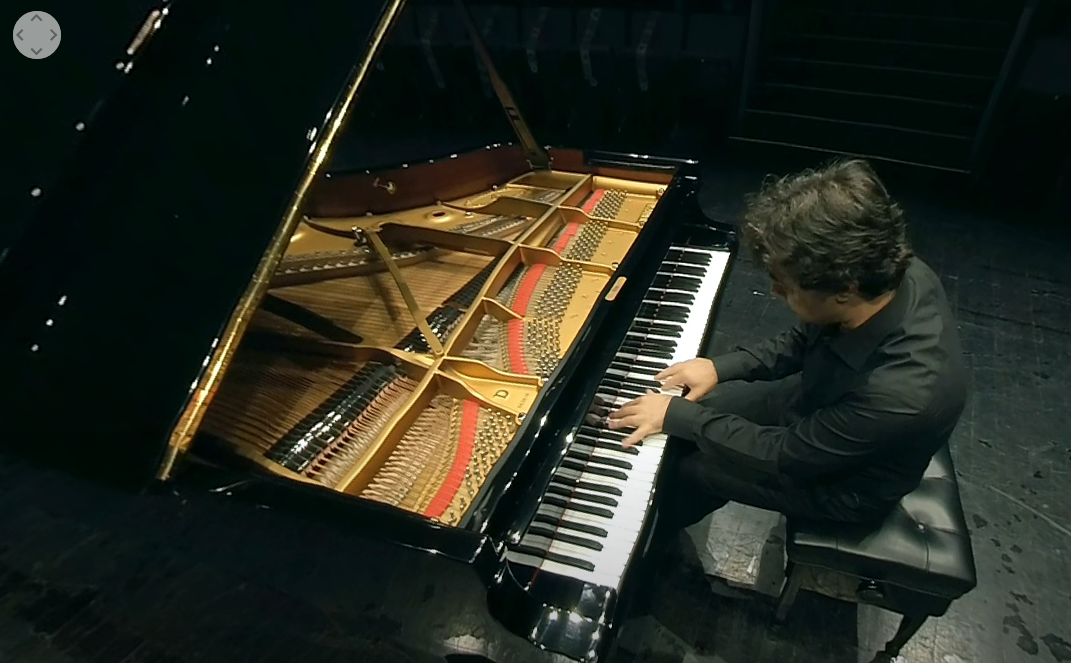 Pianist mit Virtual Reality Aufnahmen bei YouTube