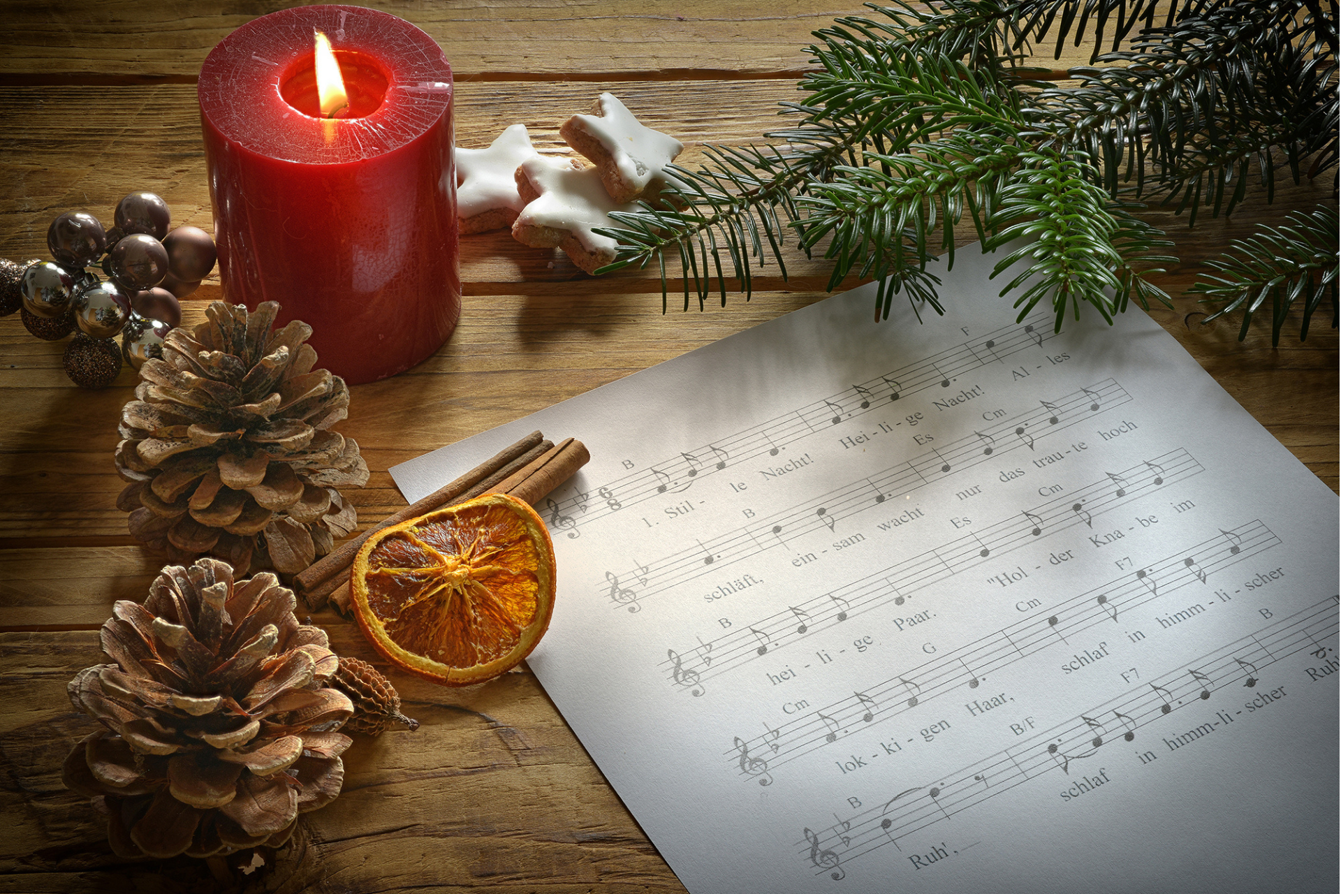 Singen in der Vorweihnachtszeit z.B. Stille Nacht, heilige Nacht