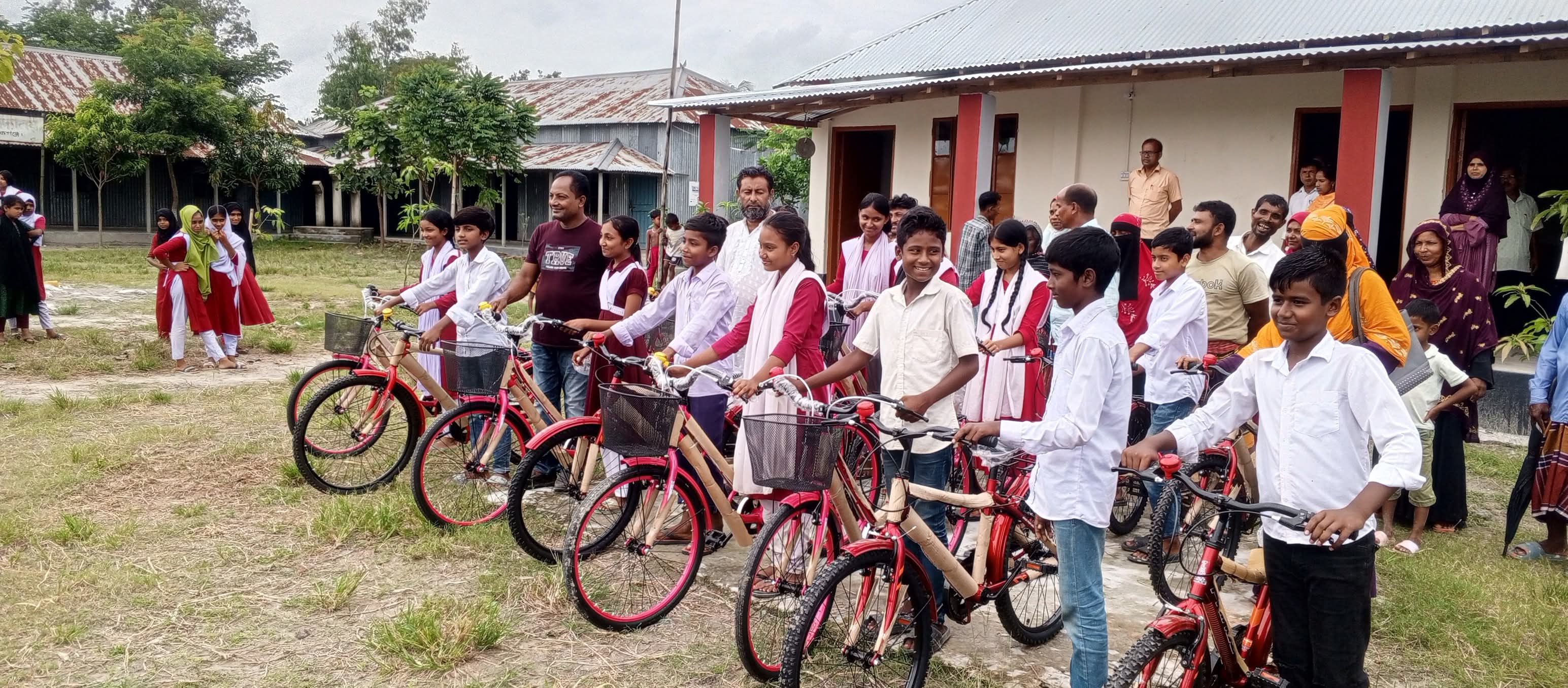 বাই সাইকেল বিতরণ