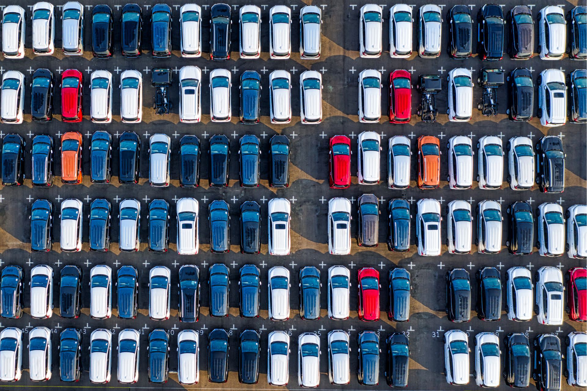 Bridging the gap: accelerating public sector fleet electrification - Hero Image