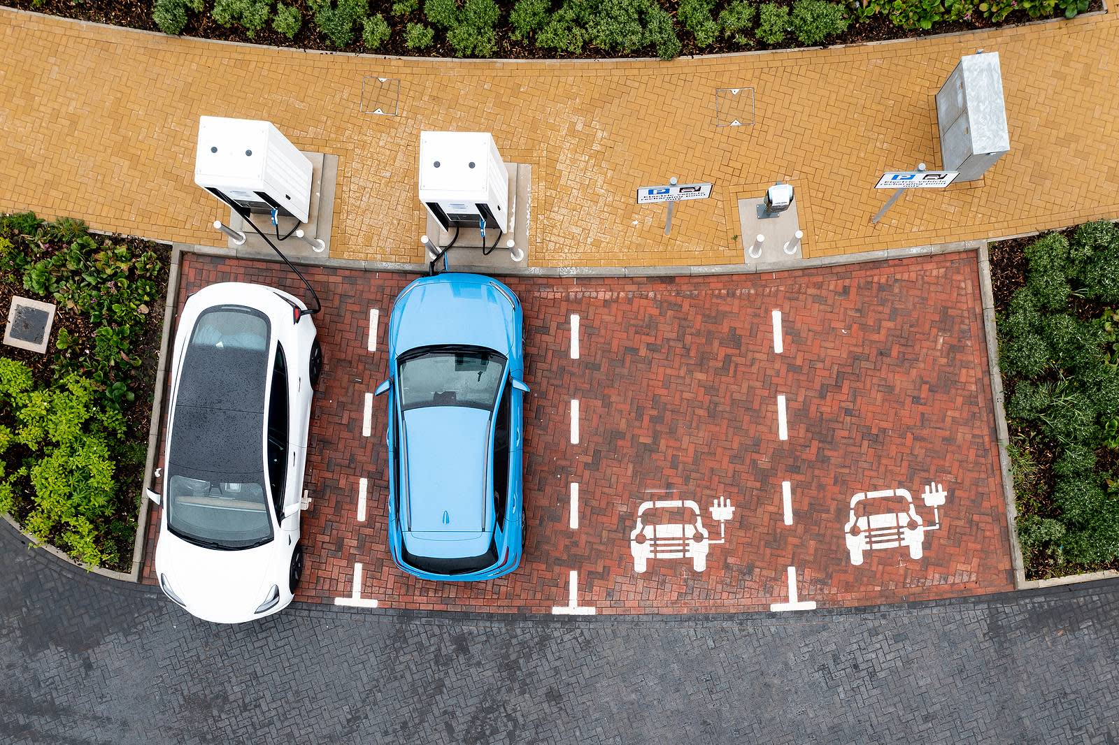How can you make sure you’re giving customers the EV charging points they need? - Hero Image