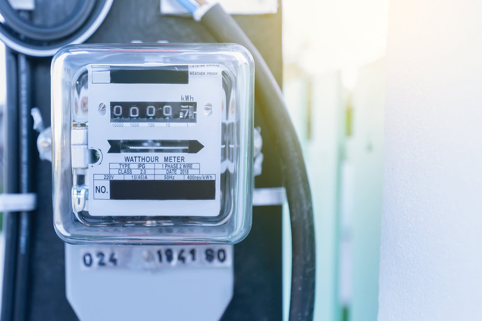 Safe smart meters are behind the UK's move to a greener future - Hero Image (Apple)