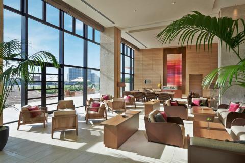 Lobby Lounge "Mahru" - Hilton Okinawa Chatan Resort