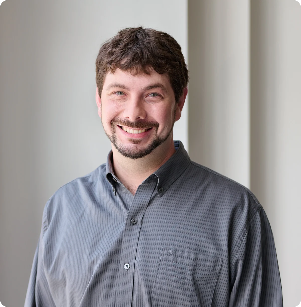 Headshot of Kevin Thomas