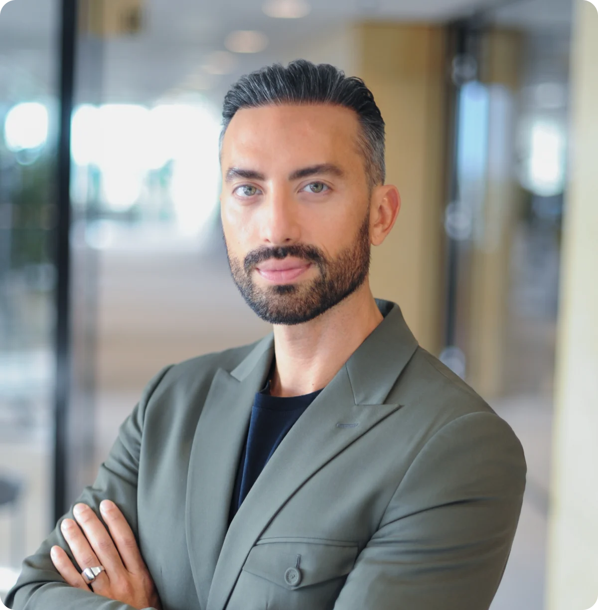 Headshot of Evan Maniquis