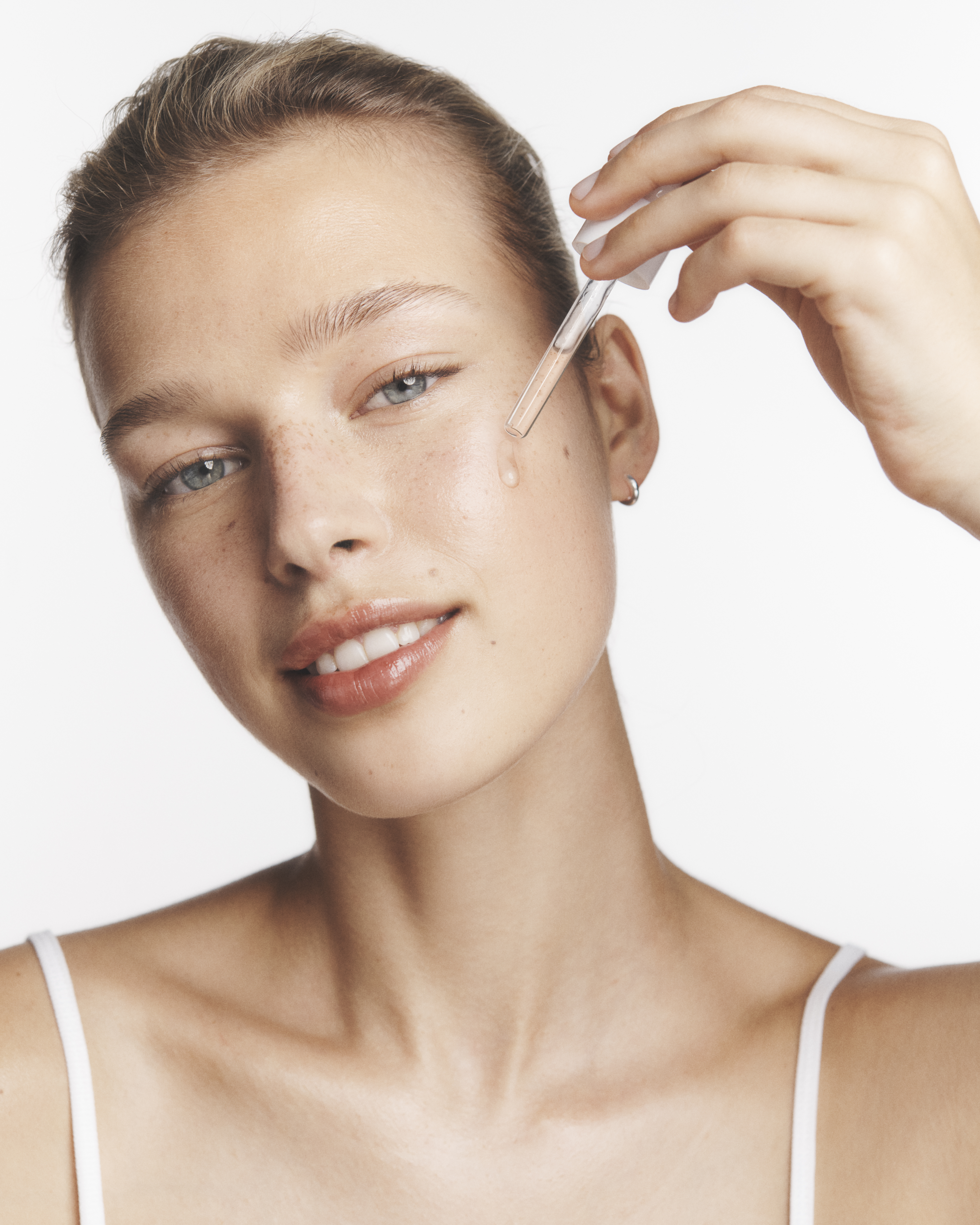 Neutrogena HydroBoost Lily Niacinamide Product V1 Static RGB