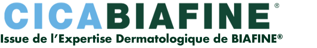 Homme se protégeant du soleil sur une plage