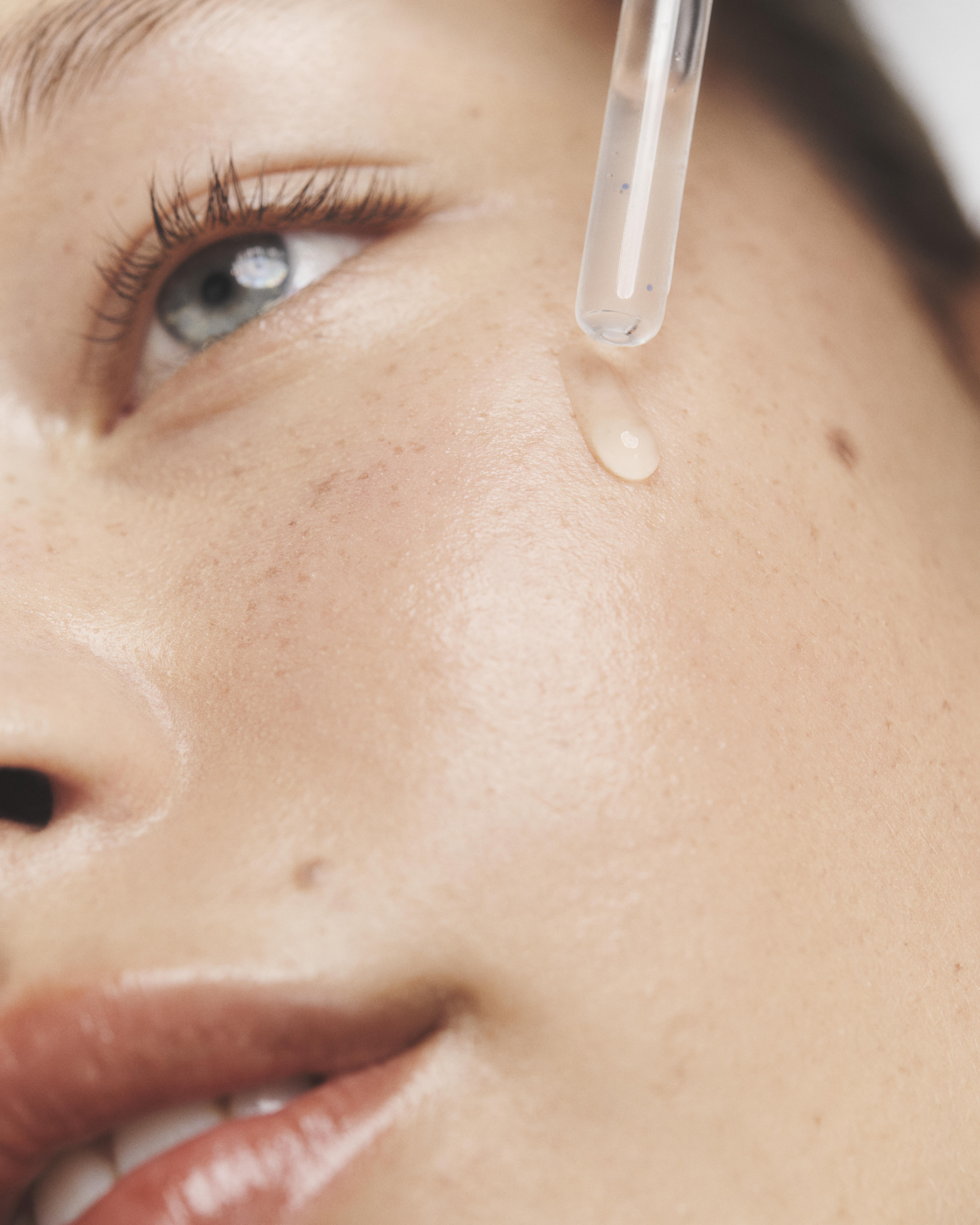 Neutrogena HydroBoost Lily Niacinamide Product V2 Static RGB