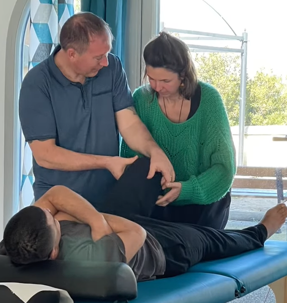 Pascal Jauffrey shows  Zheng Gu Tuina manipulation technique