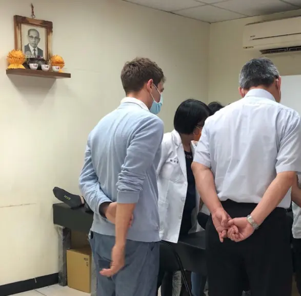 Nicolas Berger, Tung acupuncture trainer, showing his students the methods