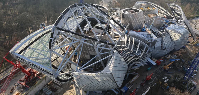 Fondation Louis Vuitton under construction viewed from above, icebergs are visible through steel canopy