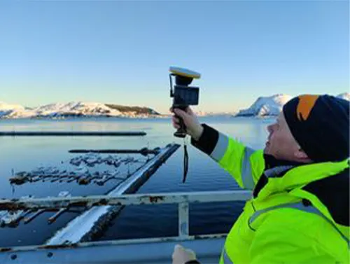 Jan Halvor Knutsen is inspecting the 3D model design of the new Nerlandsøy Bridge using Trimble SiteVision.