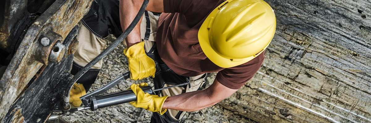 construction-blog-industrial-machinery-technician-image