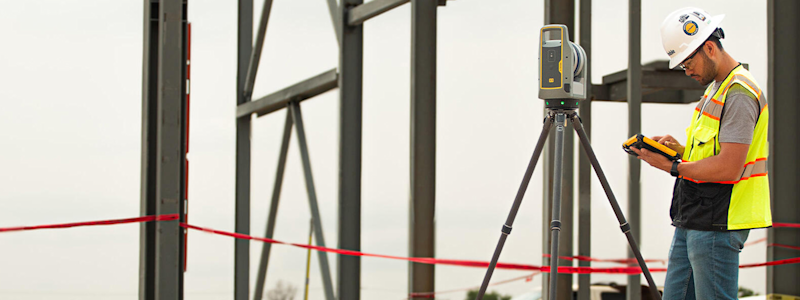 construction-blog-engineer-onsite-surveying-image