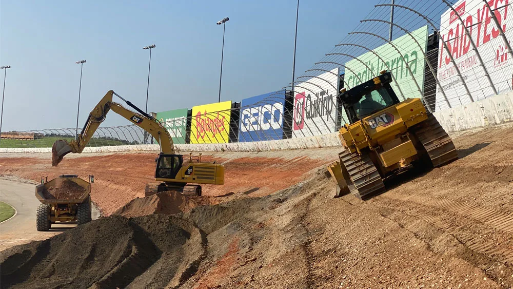 Machines working on the speedway