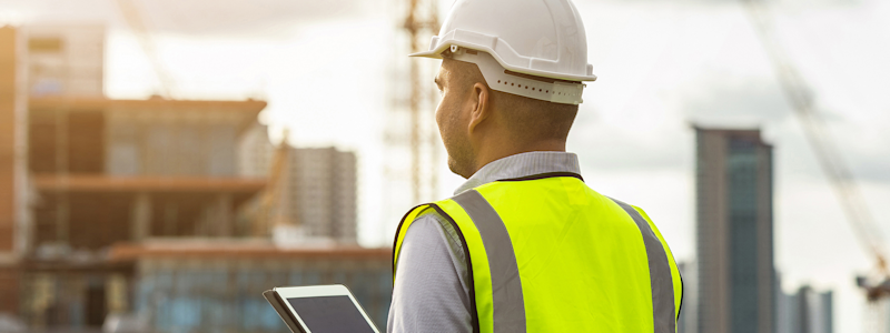 construction-blog-contractor-onsite-tablet-image