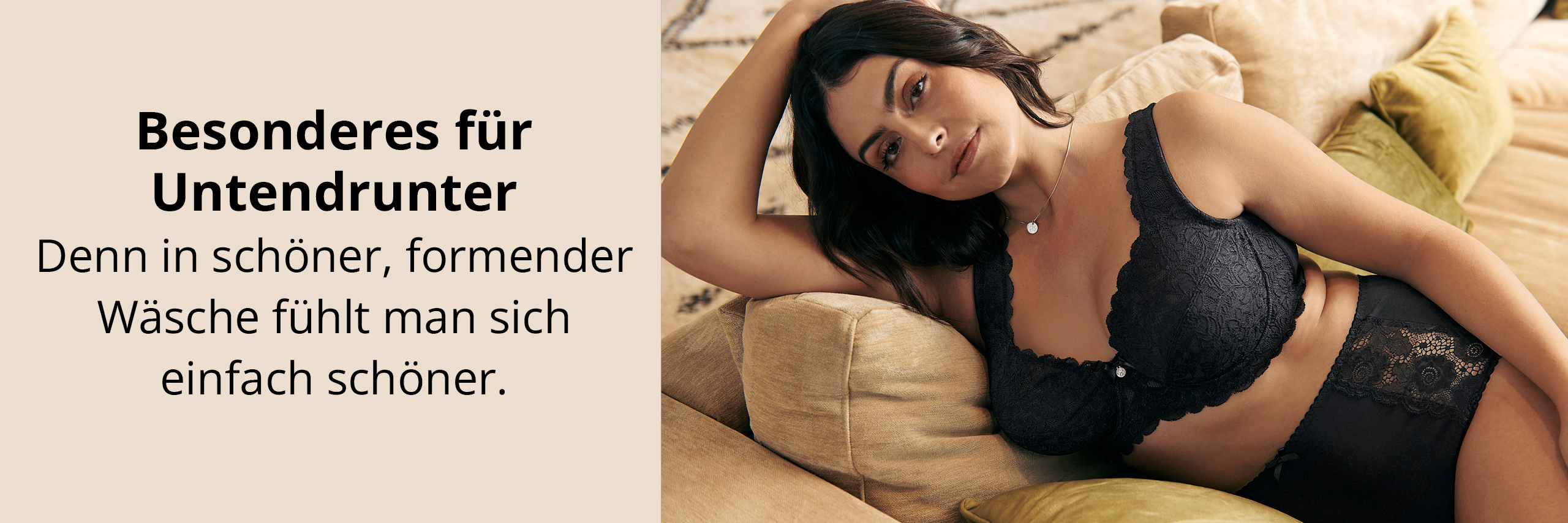 Ein Werbebanner zeigt ein Model in schwarzer Wäsche und folgendem Text: Besonderes für Untendrunter, denn in schöner Wäsche fühlt man sich einfach wohler.