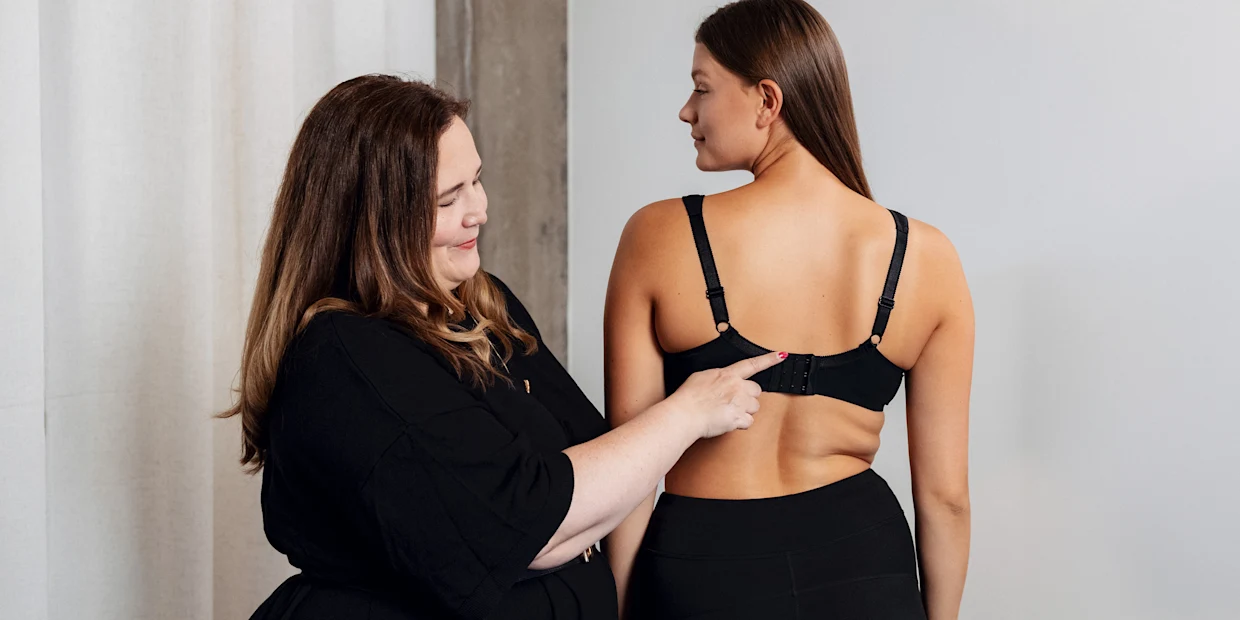 Titelfoto BH Beratung mit Beratungsexpertin sheego und Model im BH Titelfoto BH Beratung mit Beratungsexpertin sheego und Model im BH