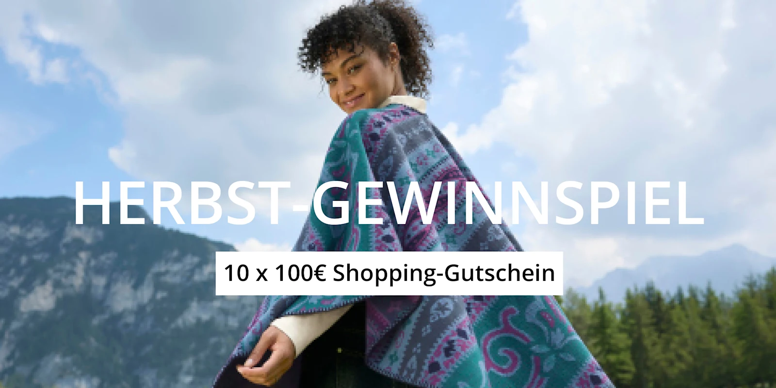 Werbebanner mit Model in blau-türkis-lila gemustertem Poncho und Text: Herbst-Gewinnspiel, 10x 100€ Shopping-Gutschein Werbebanner mit Model in blau-türkis-lila gemustertem Poncho und Text: Herbst-Gewinnspiel, 10x 100€ Shopping-Gutschein