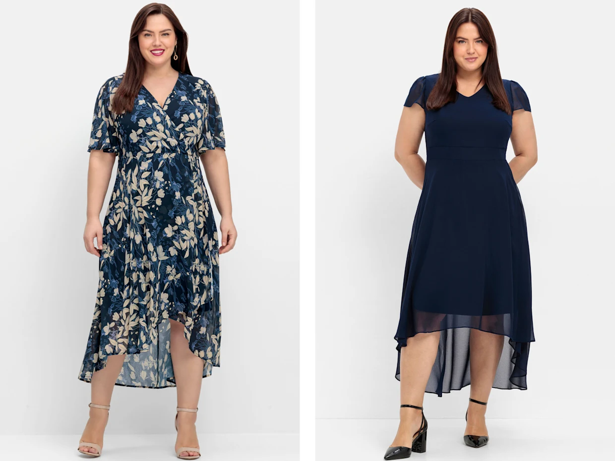 zwei Abendkleider, beide wadenlang und mit Chiffon, links blau-beige floral gemustert, rechts unifarben dunkelblau