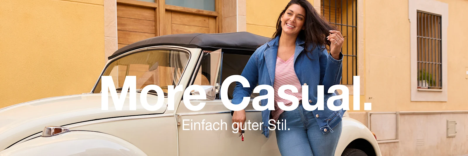 Werbebanner mit Model in Jeansjacke und Text: More Casual. Einfach guter Stil Werbebanner mit Model in Jeansjacke und Text: More Casual. Einfach guter Stil