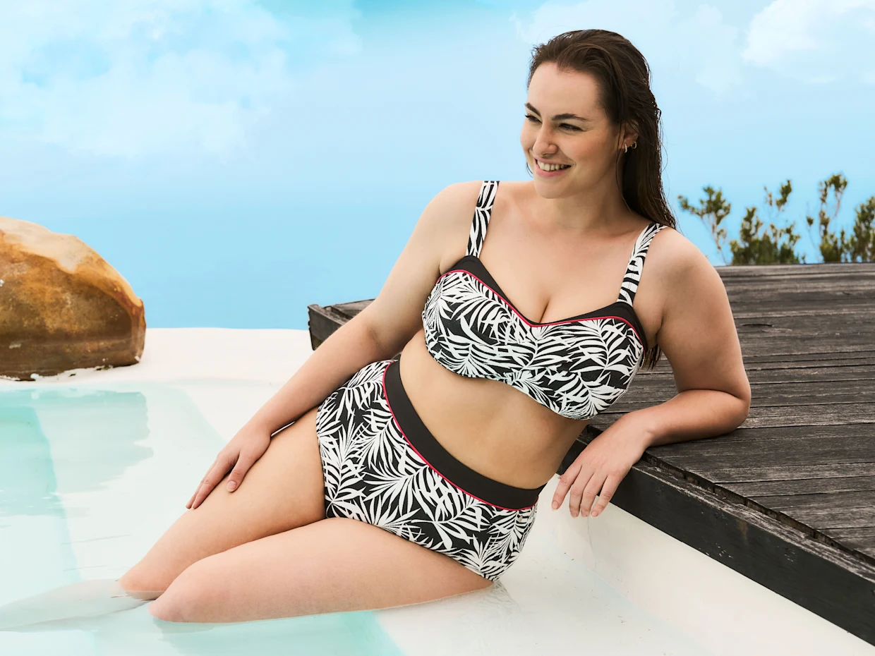 schwarz-weiß gemusterter Bikini