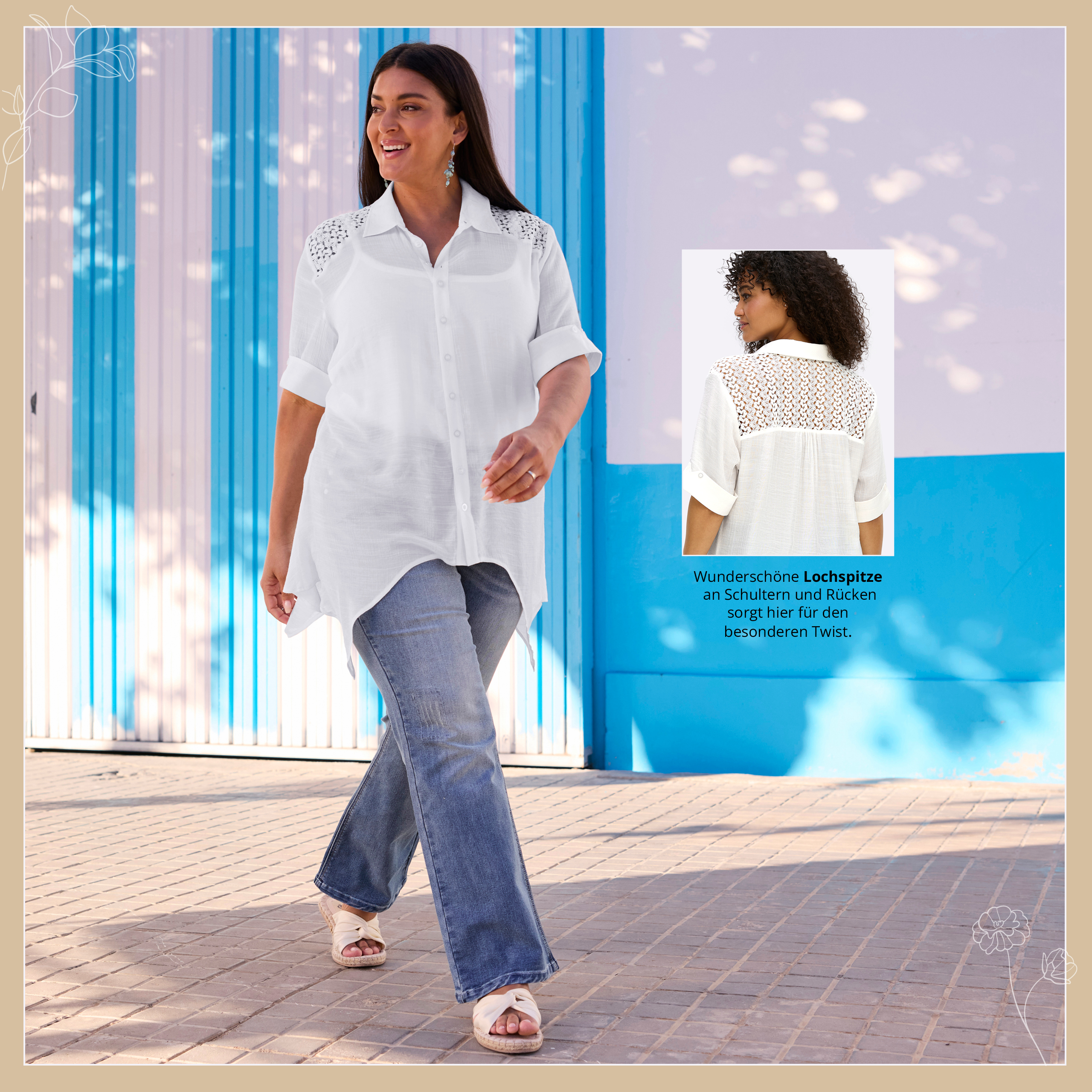 Ein Model trägt eine weiße Zipfelbluse mit Lochspitze an den Schultern und am Rücken und eine light-blue-denim Bootcut-Jeans. Daneben ist ein Ausschnitt-Bild der Rückenpartie zu sehen und fiogender Text: Wunderschöne Lochspitze an Schultern und Rücken sorgt hier für den besonderen Twist.