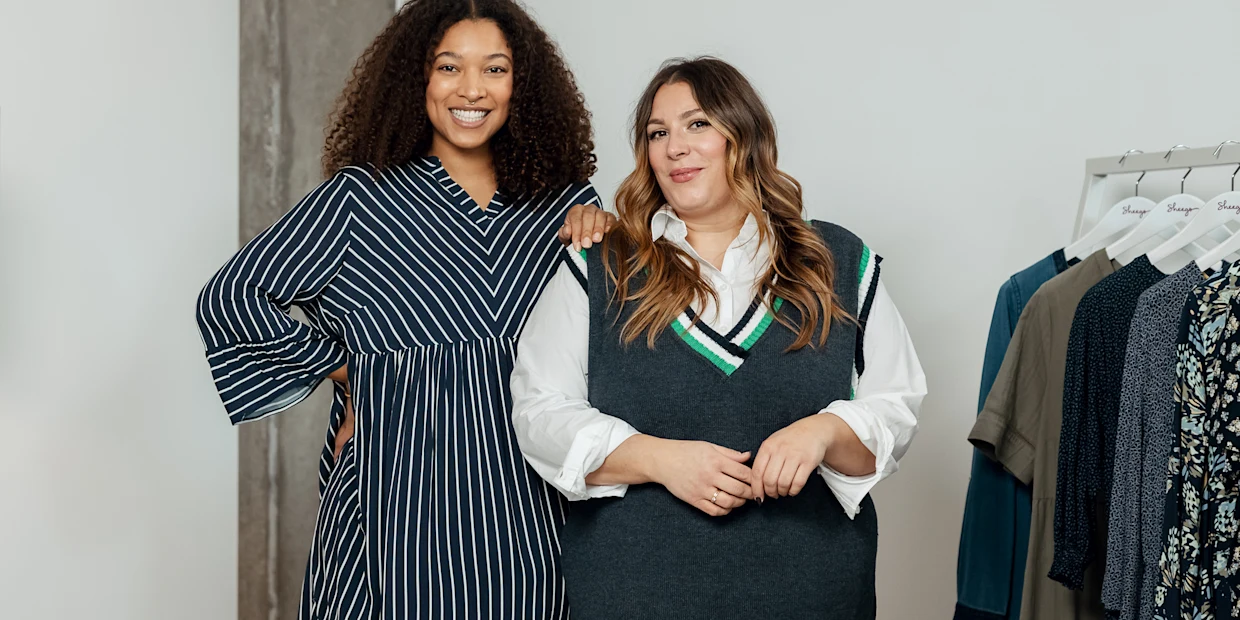 Titelbild für das Thema Kleiderberatung mit einem Model im Kleid plus einer Mode-Influencerin Titelbild für das Thema Kleiderberatung mit einem Model im Kleid plus einer Mode-Influencerin