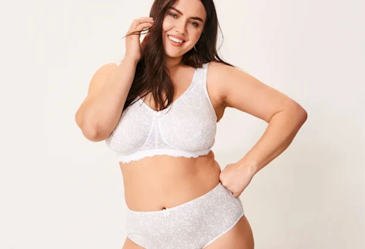 Model mit weißem BH mit Spitze Model mit weißem BH mit Spitze